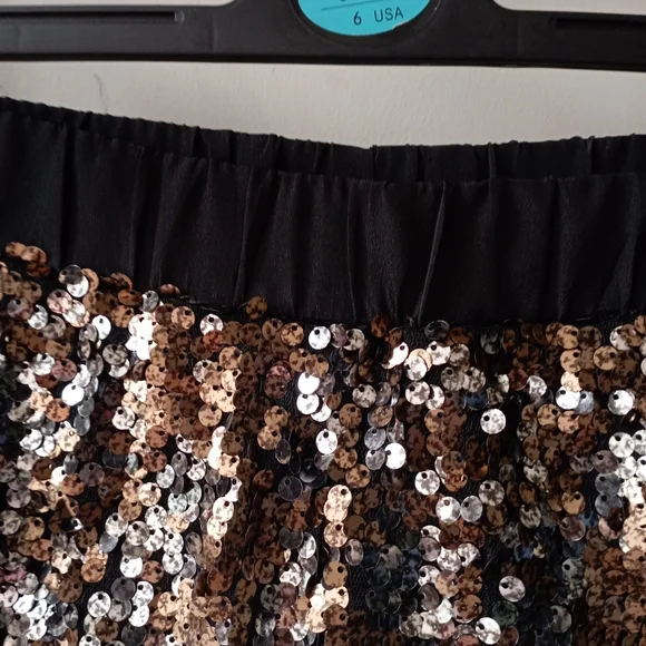 🍓 Forever 21 Sequin Dolphin Shorts New - Picture 13 of 17